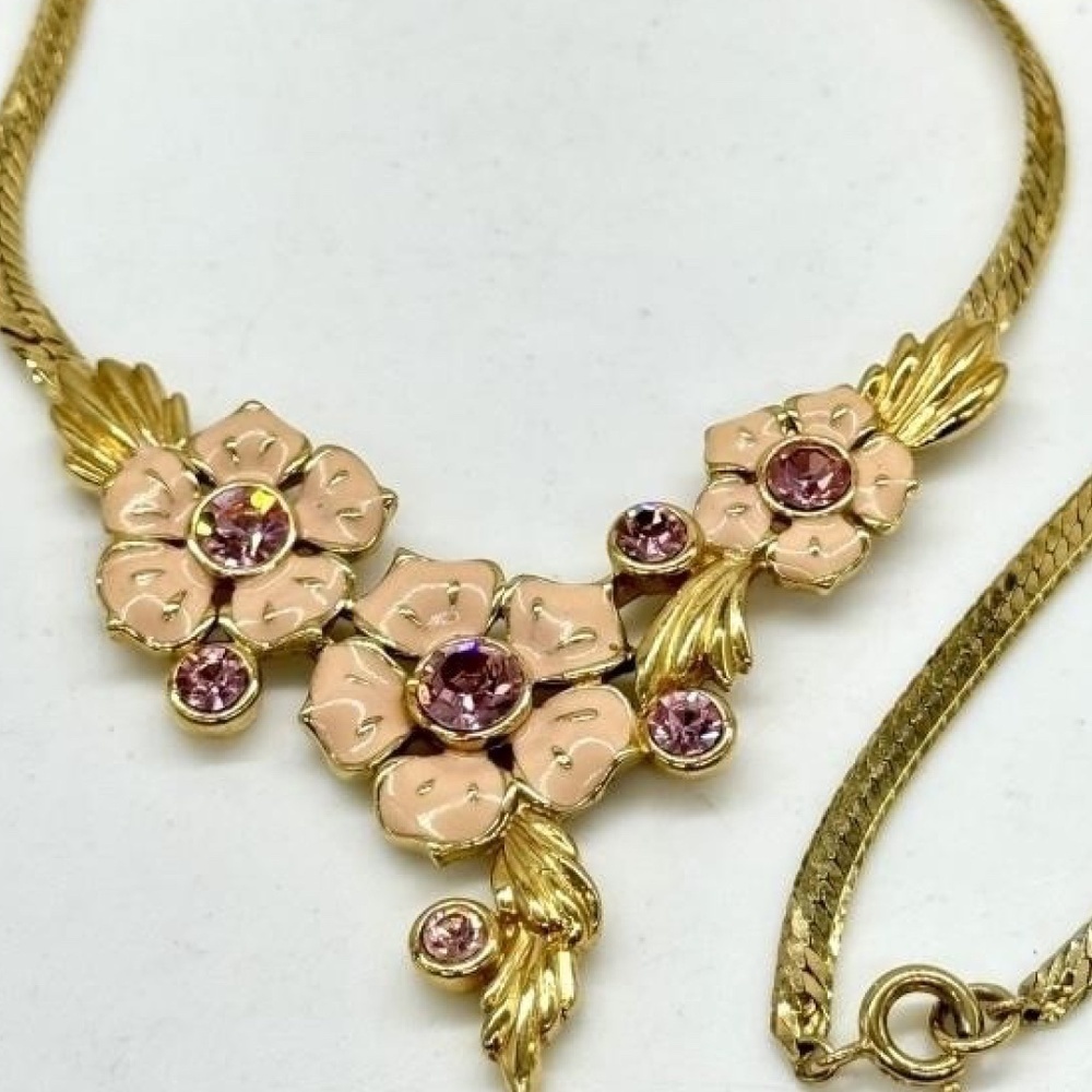 Vintage Trifari enamel rhinestone Necklace - Picture 2 of 3